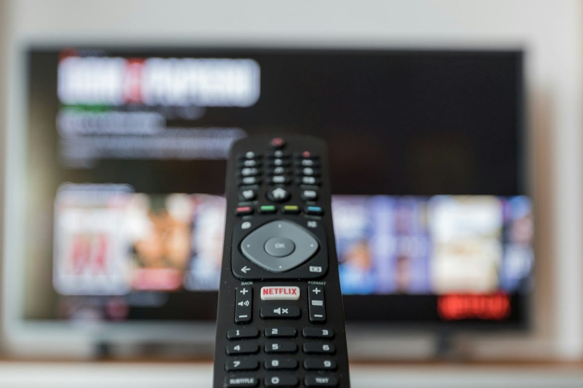 Guía definitiva para renovar el televisor en 2025: Claves de compra y la realidad tras las marcas económicas